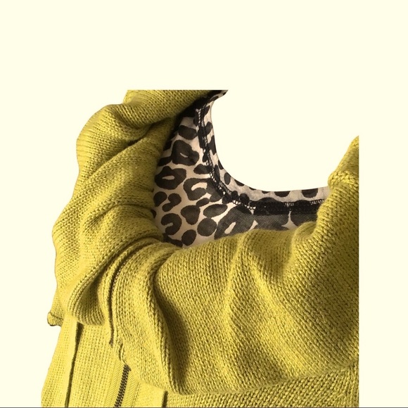 Fever Sweater - Picture 7 of 8